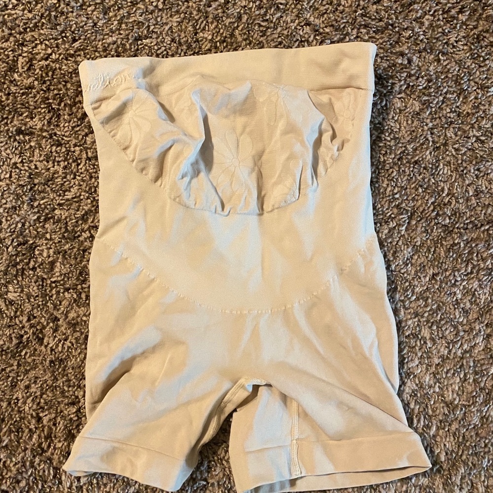 Maternity shape wear